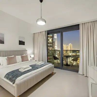 Luxe 4BR with Burj View l Pool & Gym