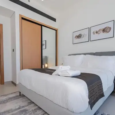 Escape24 Modern 1BR Balcony with City View