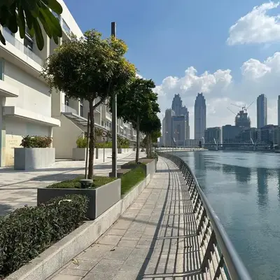 Luxury Jumeirah canal front designer stay sleeps4