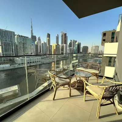 Bright Studio Burj Khalifa & Canal Views Pool