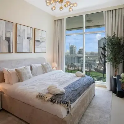 13 - Stylish Dorra Bay Family Apartment - Canal View & Pool Access