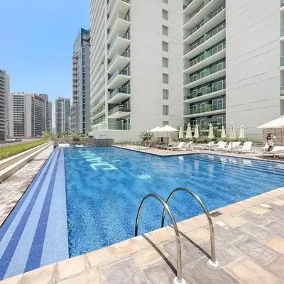 beautiful canal view 1-bedroom apartment in the heart of business bay
