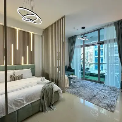 Stylish Studio with Stunning Marina Canal Views near to the Beach