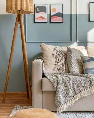 a living room with a couch and a lamp at GuestReady - Modern living in Downtown Dubai in Dubai