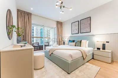 a bedroom with a king sized bed and a desk at Redesigned High-Rise 1BR Near Key Landmarks, Elite Residence, Dubai Marina by Deluxe Holiday Homes in Dubai