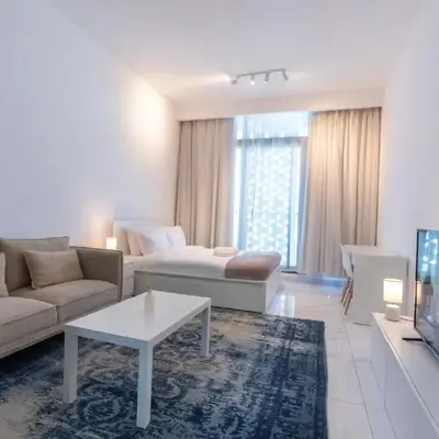 Vibrant Studio with Gym Access