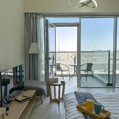 Vibrant studio - 15m to marina