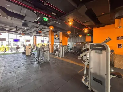 a gym with a bunch of bikes in a room at Frank Porter - Avencia 44 in ‘Ūd al Bayḑāʼ