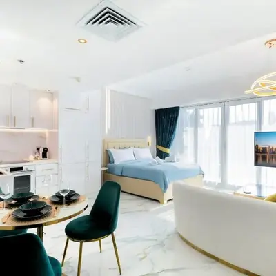 Chic City Retreat Steps from Dubai Mall & Dubai Opera