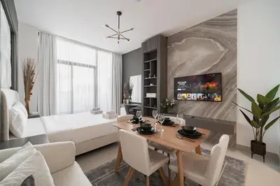Gallery image of SettlerHomes - Chic Top-Floor Studio Near Metro Link in Dubai