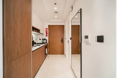 Gallery image of SettlerHomes - Chic Top-Floor Studio Near Metro Link in Dubai