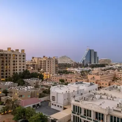 Premium 1BR with Iconic Skyline Views with Balcony & Pool