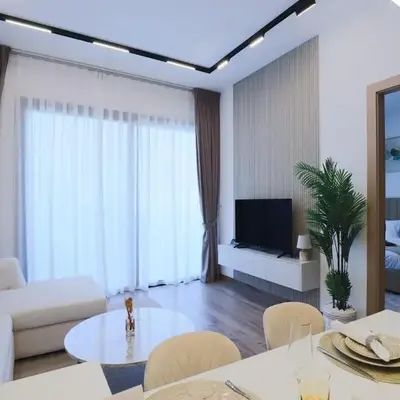 Chic 2BR in Oakley Square Residence
