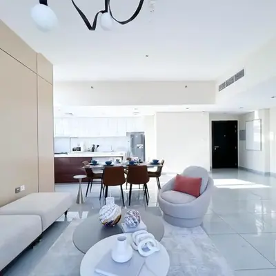 Stylish 1BR with Balcony City Views O2 Tower
