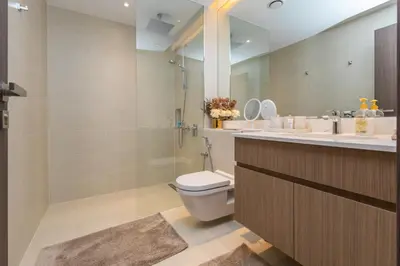 a bathroom with a toilet and a shower and a sink at WOW Port de la Mer Skyline Blick Dubai in Dubai