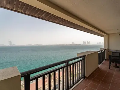 Gallery image of Seaside Elegance 1BDR Stay in Royal Amwaj in Dubai