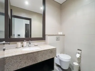 Gallery image of Seaside Elegance 1BDR Stay in Royal Amwaj in Dubai