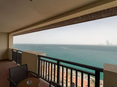 Gallery image of Seaside Elegance 1BDR Stay in Royal Amwaj in Dubai