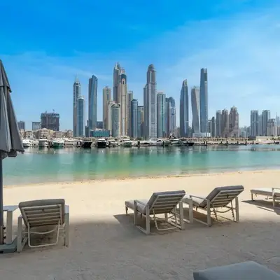 Lux 4 Bed with Views overlooking Private Beach