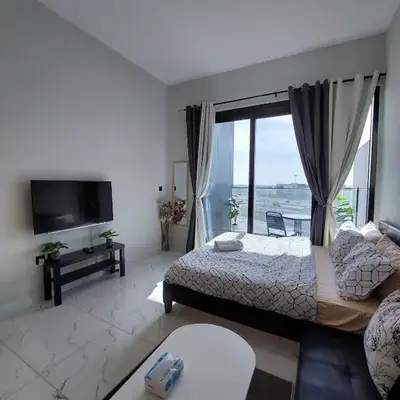 Urban Studio - Walk to Metro - Homeyvillas