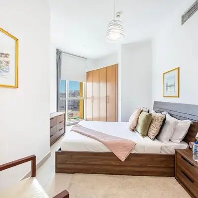Chic 1BR Retreat with Lake Views & Modern Comforts
