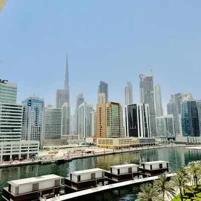 Vserve - 1 BR Escape With City Views & Canal Vibes