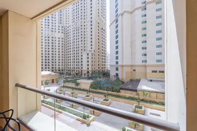 Gallery image of StayShort - Modern JBR Apartment Sleeps 4 with Pool & Balcony in Dubai