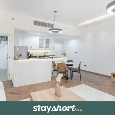 StayShort - Modern JBR Apartment Sleeps 4 with Pool & Balcony