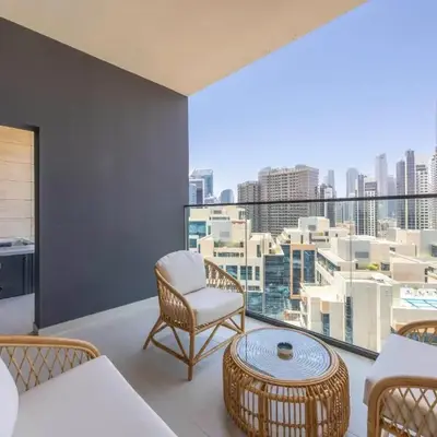 Blue Breeze - Luxurious 1BR with Private Jacuzzi & Burj View