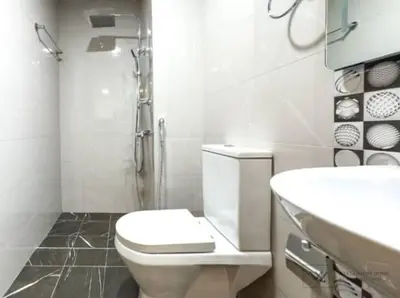 a bathroom with a toilet and a sink and a shower at Huge luxurious 1 bedroom in Dubai
