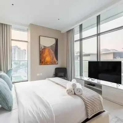 Elegant Beachside Studio in Prime Palm Location
