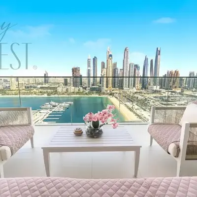 Peerless 3BR Beachfront Living in Sunrise Bay