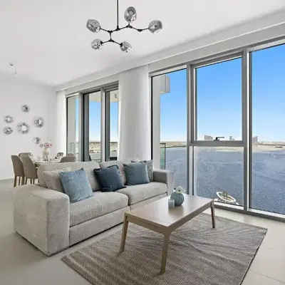 Vayk - Bright & Elegant 2BR Apartment with Creek Views