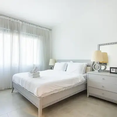 Modern 1BR with Balcony and Marina Views in Al Majara 2