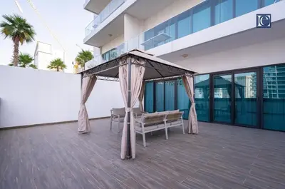a gazebo on the roof of a building at Luxury Escapes Modern 1 Bed Apt City View Sol Bay Business Bay in Dubai
