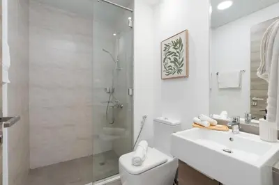 Gallery image of Iconic 1 BR Brand New Bloom Tower in Dubai