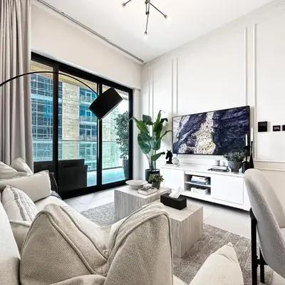 1-Bedroom Apartment in Downtown with Pool View