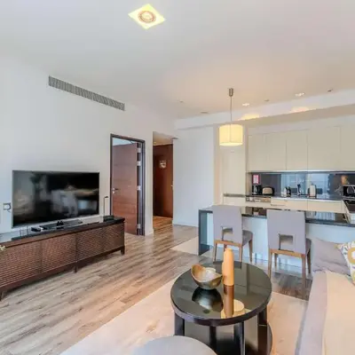 Dubai Marina Luxury Lifestyle - Sun Sand & Views