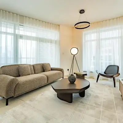 Luxury 2BR in Loft East Downtown by P K Holidays