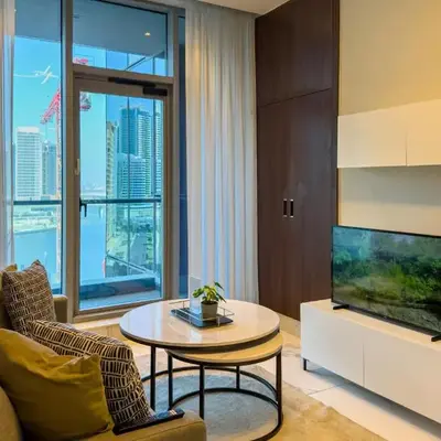 Stylish 1B in J one With Balcony & Canal View