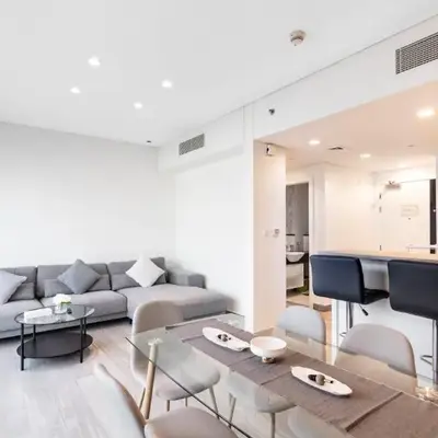 Blue Breeze - Stunning 1BR with Canal & Pool Views