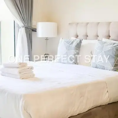 Modern Studio 10 Mints Away From Expo Pool & Gym