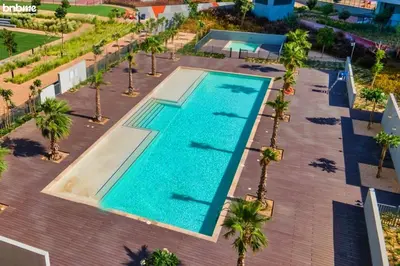 an overhead view of a swimming pool with palm trees at bnbmehomes - Afnan 4 - Midtown in Dubai