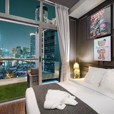 Chic Marina View - Timeless Studio Escape