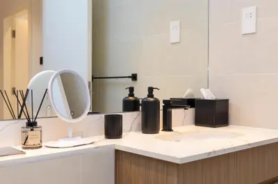 a bathroom counter with a sink and a mirror at Premium Apartment mit Strandzugang in Dubai in Dubai