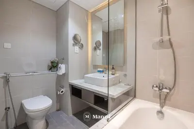a bathroom with a toilet and a sink and a shower at Waterfront Studio in Business Bay near Burj Khalifa in Dubai