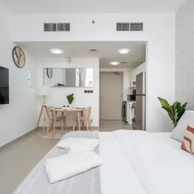 Gala Guests - Serene Lakeside Residences Production City