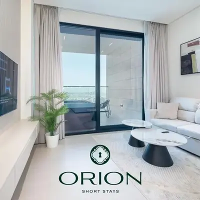 Stunning Luxury Studio with Jacuzzi and Canal View on High Floor