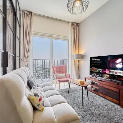 1BR in Collective With Pool