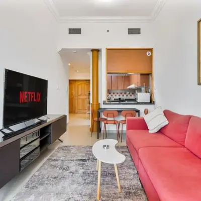 Retro 1BR APT in Marina Near JBR Beach & Mall